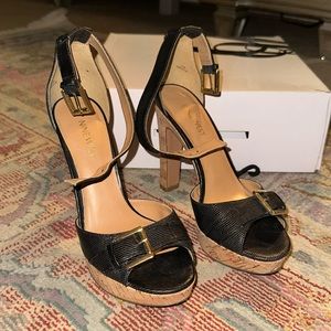 Size 7 1/2 Nine West Ankle Strap Platform Heels! 🖤